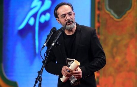 کارن همایونفر برای «روز بلوا» می‌نوازد