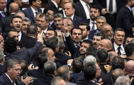 ضرب و شتم در پارلمان ترکیه + ویدئو