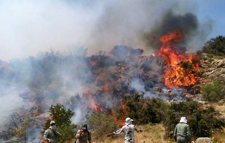 آتش در جنگل های "الیت" مرزن آباد به سومین روز رسید