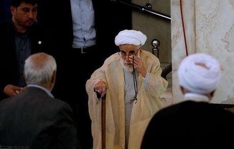 آیت‌الله جنتی ثبت نام نکرد