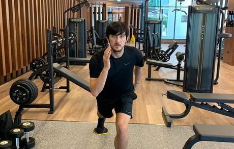 تمرینات اختصاصی سردار آزمون در دُبی برای رسیدن به جام جهانی