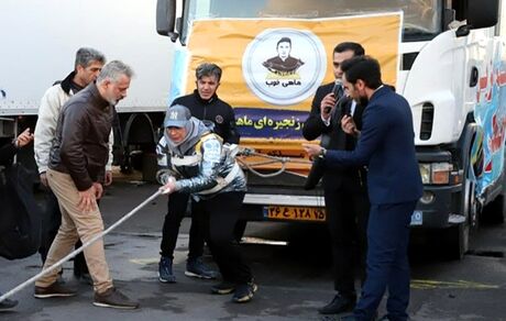 رکوردشکنی بانوی تبریزی / تریلی ۱۷ تنی جابجا شد
