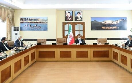 تقویت بازار بورس از اولویت‌های جدی دولت است