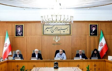 رئیس جمهور: مسئولان دستگاه‌ها باید به فکر کارکنان خود باشند و هزینه‌ها را هم مدیریت کنند