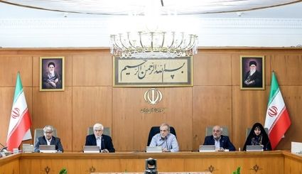 رئیس جمهور: مسئولان دستگاه‌ها باید به فکر کارکنان خود باشند و هزینه‌ها را هم مدیریت کنند