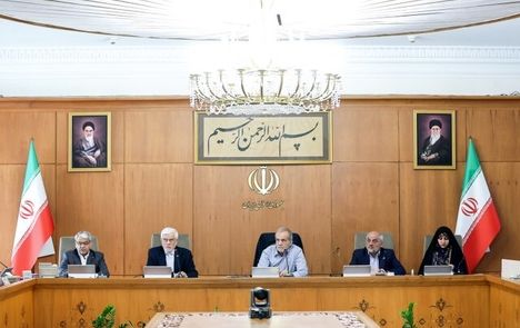 رئیس جمهور: مسئولان دستگاه‌ها باید به فکر کارکنان خود باشند و هزینه‌ها را هم مدیریت کنند