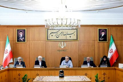 رئیس جمهور: مسئولان دستگاه‌ها باید به فکر کارکنان خود باشند و هزینه‌ها را هم مدیریت کنند