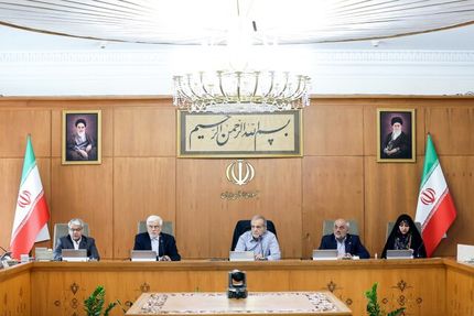 رئیس جمهور: مسئولان دستگاهها باید به فکر کارکنان خود باشند و هزینهها را هم مدیریت کنند