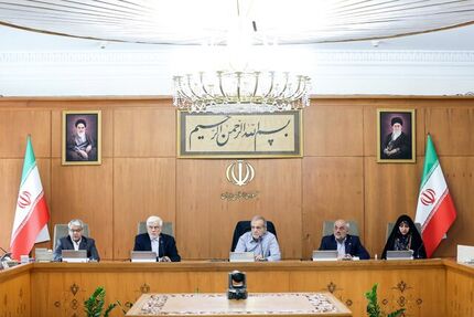 رئیس جمهور: مسئولان دستگاه‌ها باید به فکر کارکنان خود باشند و هزینه‌ها را هم مدیریت کنند