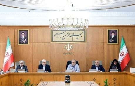 رئیس جمهور: مسئولان دستگاه‌ها باید به فکر کارکنان خود باشند و هزینه‌ها را هم مدیریت کنند