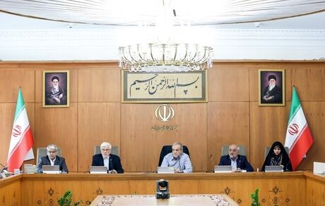 رئیس جمهور: مسئولان دستگاه‌ها باید به فکر کارکنان خود باشند و هزینه‌ها را هم مدیریت کنند