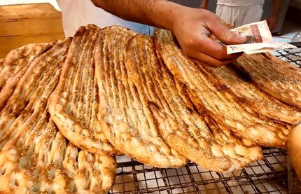 شناسایی فردی با خرید ماهانه ۱۰ هزار قرص نان