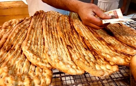 شناسایی فردی با خرید ماهانه ۱۰ هزار قرص نان