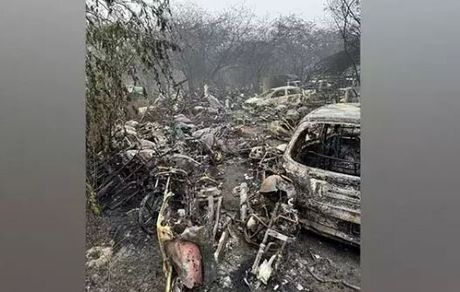 آتش‌سوزی گسترده ۴۰۰ دستگاه خودروی شخصی در ایستگاه پلیسی در هند