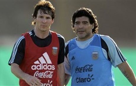 مارادونا: بارسلونا رفتار خوبی با مسی نداشت