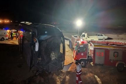 واژگونی یک دستگاه اتوبوس در جاده امین‌آباد به شهرضا / ۲۳ مسافر مصدوم شدند