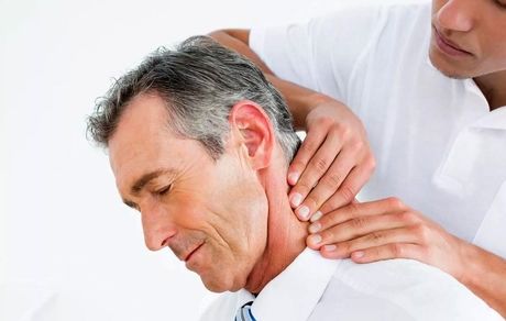 با ماساژ صورت و گردن به پاکسازی مواد زائد مغز کمک کنید