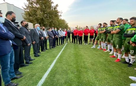 وزیر ورزش به تمرین تیم ملی فوتبال آقایان و بانوان سر زد