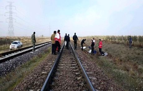 دختر ۷ ساله در برخورد با قطار جان باخت