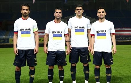 "نه به جنگ" در لیگ برتر فوتبال ایران / عکس