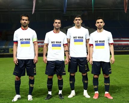 "نه به جنگ" در لیگ برتر فوتبال ایران / عکس
