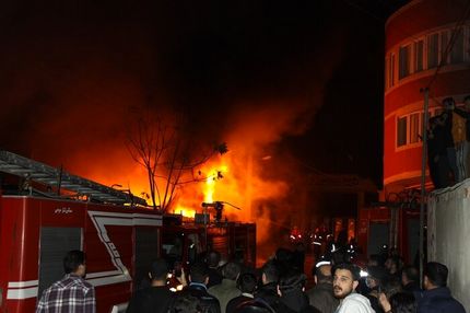 آتش‌سوزی در بزرگترین بازار کالاهای خارجی در مهاباد مهارشد