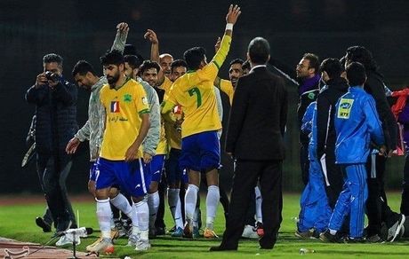 بحران در اردوی صنعت نفت / بازیکنان اعتصاب کردند