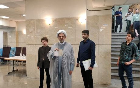 ثبت نام یک روحانی و نماینده سابق دیگر برای انتخابات ریاست جمهوری