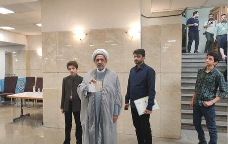 ثبت نام یک روحانی و نماینده سابق دیگر برای انتخابات ریاست جمهوری