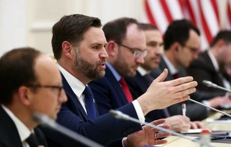 معاون ترامپ: خط قرمزی در مذاکره با ایران نداریم