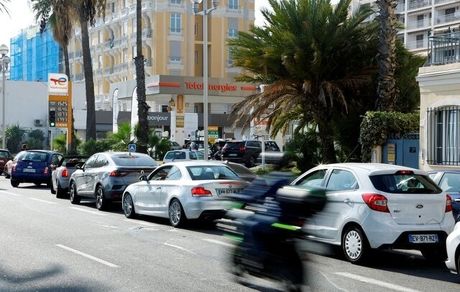 فرانسه در بحبوحه افزایش تورم، وارد اعتصاب سراسری شد