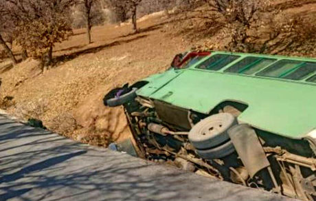 حادثه رانندگی برای مینی بوس دانش آموزان در لردگان