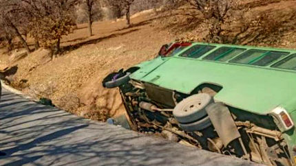 حادثه رانندگی برای مینی بوس دانش آموزان در لردگان
