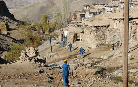 بهسازی شبکه برق ۷۰۰۰ روستای کشور تا پایان سال
