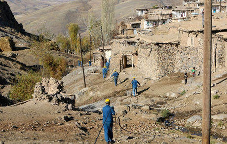بهسازی شبکه برق ۷۰۰۰ روستای کشور تا پایان سال