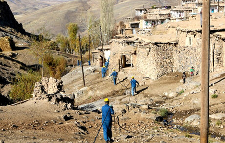 بهسازی شبکه برق ۷۰۰۰ روستای کشور تا پایان سال