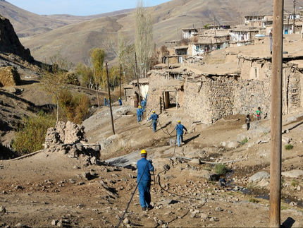 بهسازی شبکه برق ۷۰۰۰ روستای کشور تا پایان سال