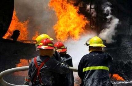 ۲ مصدوم در حادثه آتش سوزی واحد تولیدی در شهرک صنعتی گرمسار