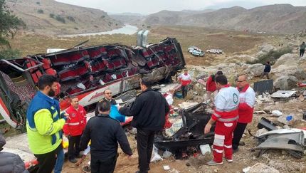 کشته و زخمی شدن ۲۷ نفر در سقوط اتوبوس به دره در محور اندیشمک - پلدختر