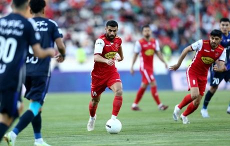 همه‌چی به نفع قرمزها / پرسپولیس به سختی پیکان را برد و دوباره صدرنشین شد