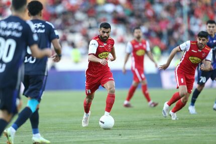همه‌چی به نفع قرمزها / پرسپولیس به سختی پیکان را برد و دوباره صدرنشین شد
