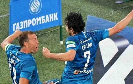 آزمون و زیوبا در زنیت می مانند