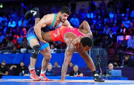 اتحادیه جهانی کشتی: جدال نفس‌گیر ایران و آمریکا برای قهرمانی جهان