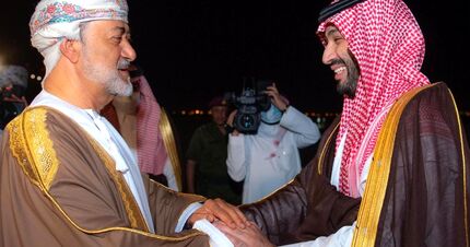 ولیعهد عربستان به عمان سفر کرد / ۱۳ قرارداد به ارزش ۳۰ میلیارد دلار امضا شد
