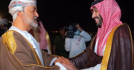 ولیعهد عربستان به عمان سفر کرد / ۱۳ قرارداد به ارزش ۳۰ میلیارد دلار امضا شد