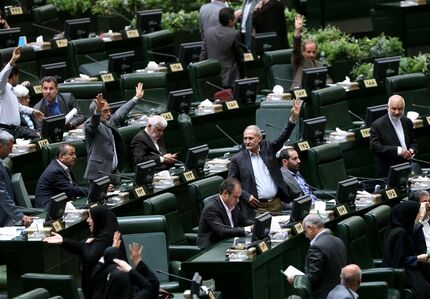 طرح دوفوریتی نمایندگان مجلس برای شفافیت مالی کاندیداهای انتخابات