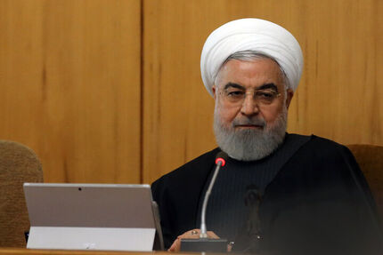 روحانی: برای حل مشکلات مردم همه باید با هم و در کنارهم باشیم
