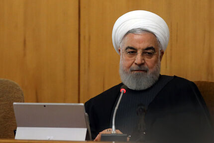 روحانی: برای حل مشکلات مردم همه باید با هم و در کنارهم باشیم
