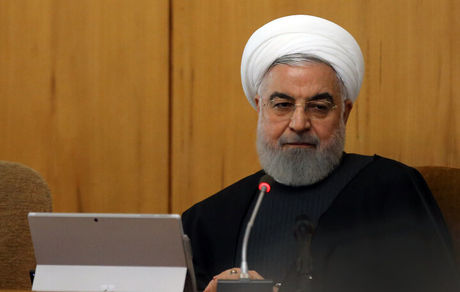 روحانی: برای حل مشکلات مردم همه باید با هم و در کنارهم باشیم
