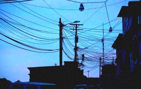 خاموشی برق به ونزوئلا رسید / وزیر نیرو پای تروریست را وسط آورد